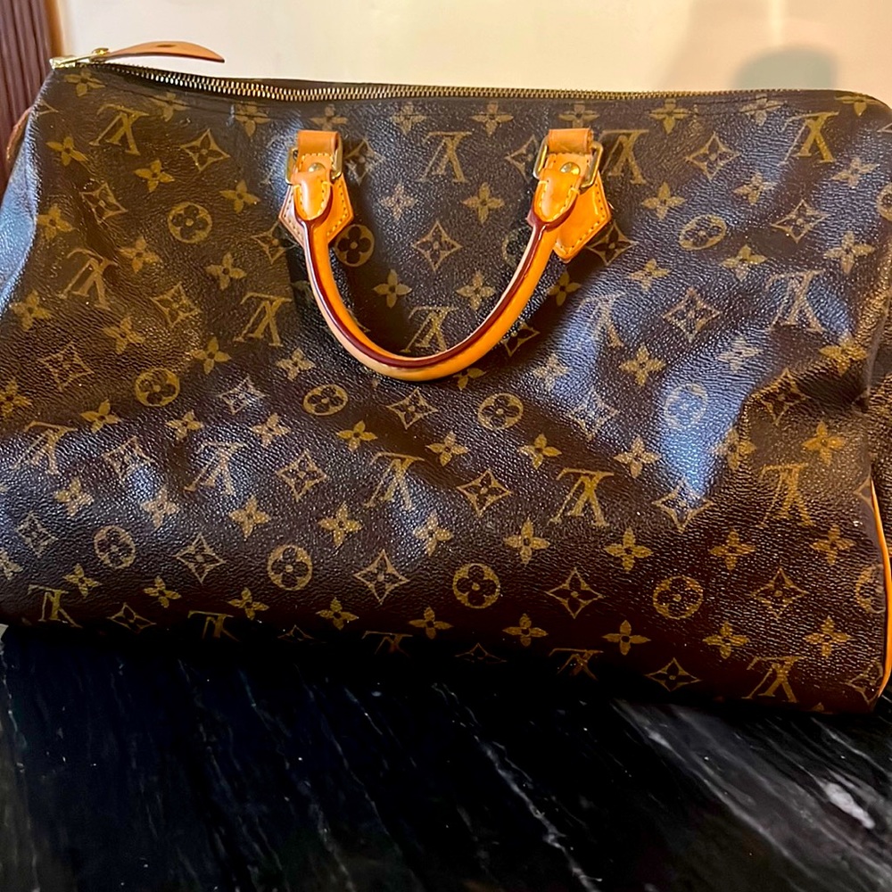 Authentic Louis vuitton speedy 40. Final sale no dust bag included